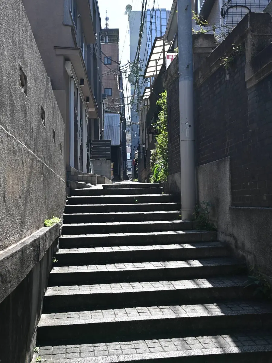 神楽坂の階段の路地
